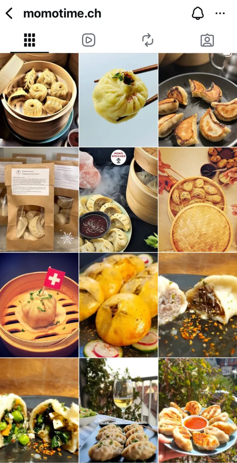 Instagram-Feed von MomoTime vor der Überarbeitung, uneinheitliche Bilder und Farben.